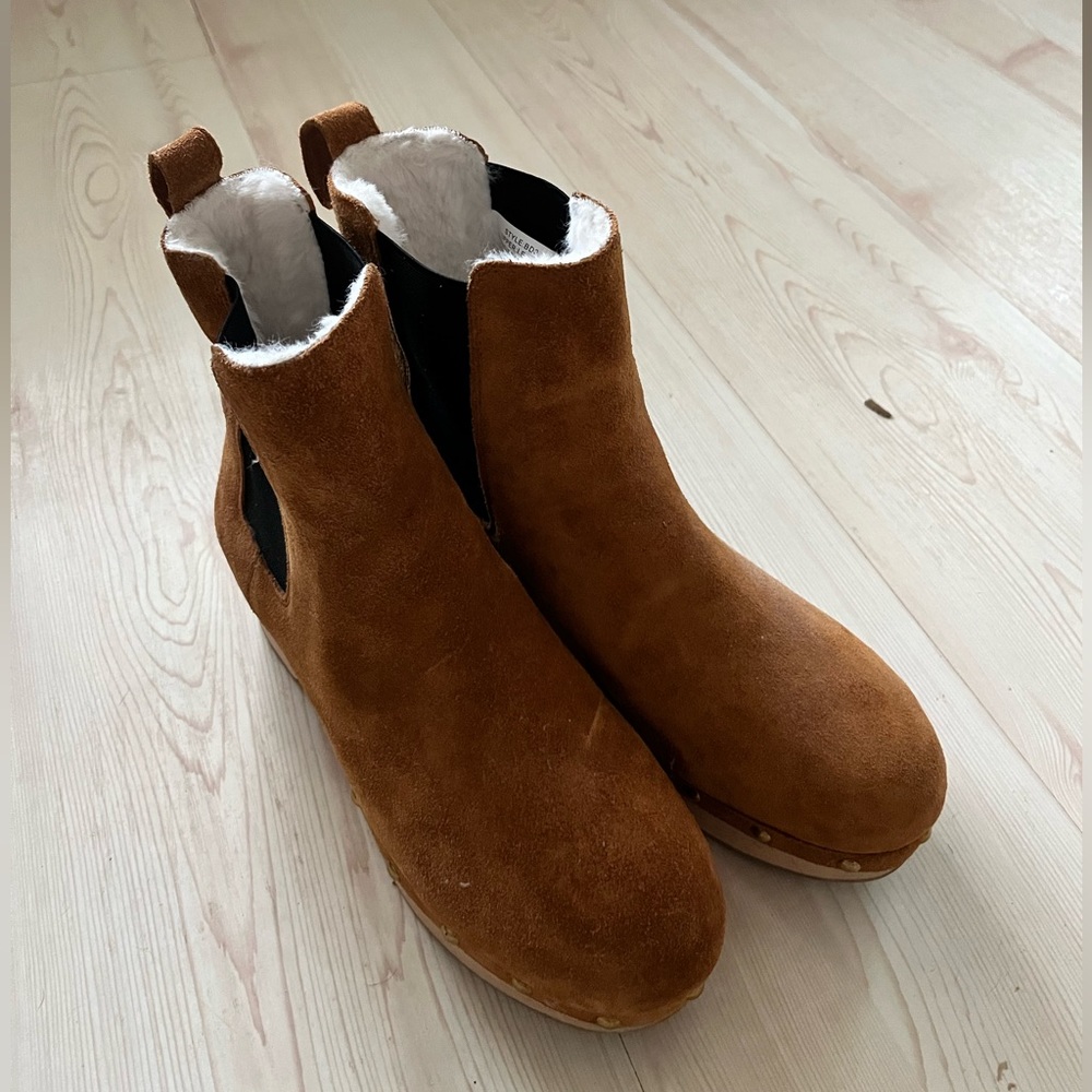 Women’s boots from LOFT worn no more than 2 times.